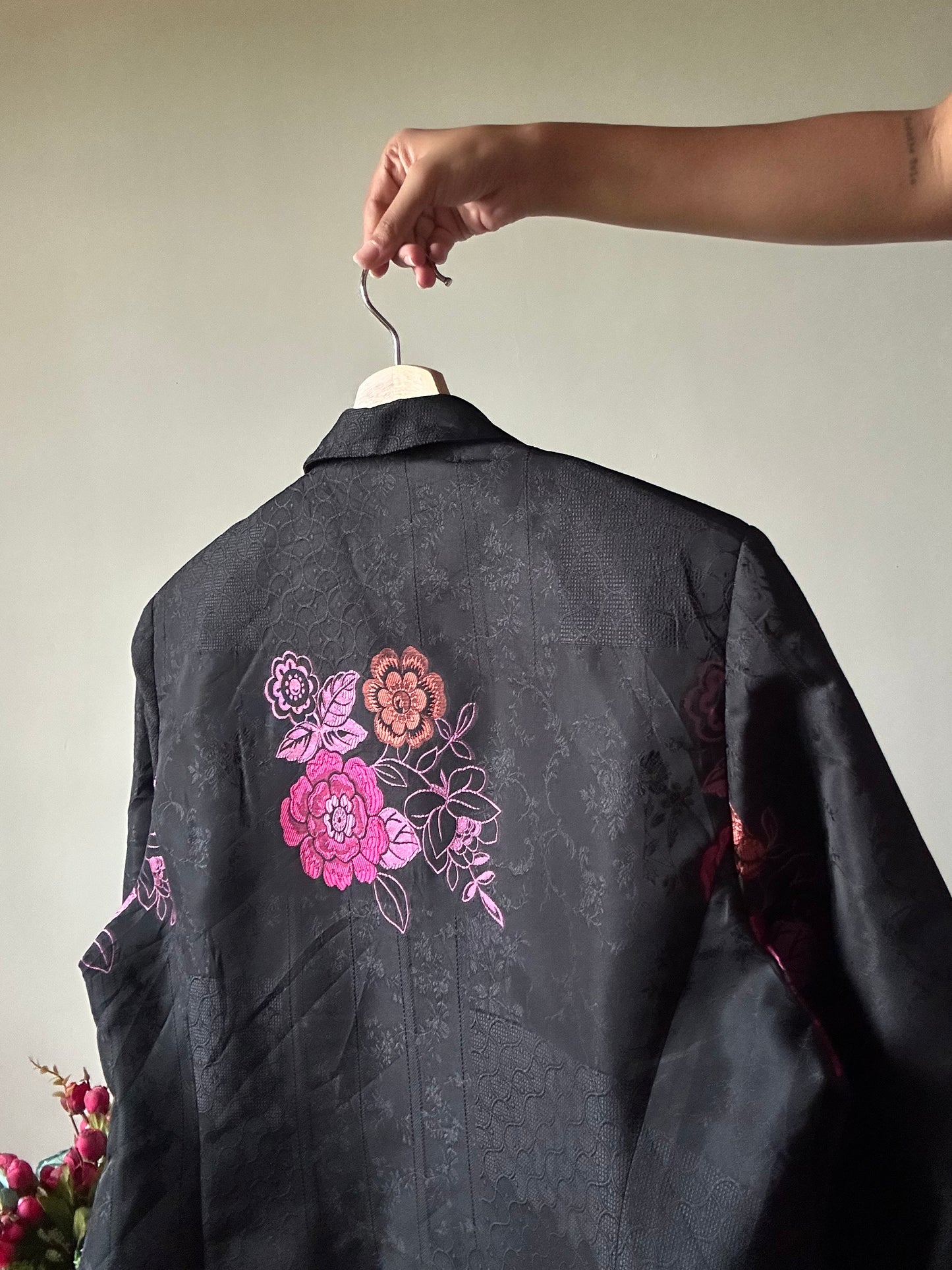 Baslers Vintage Floral Embroidered Shaket In Black