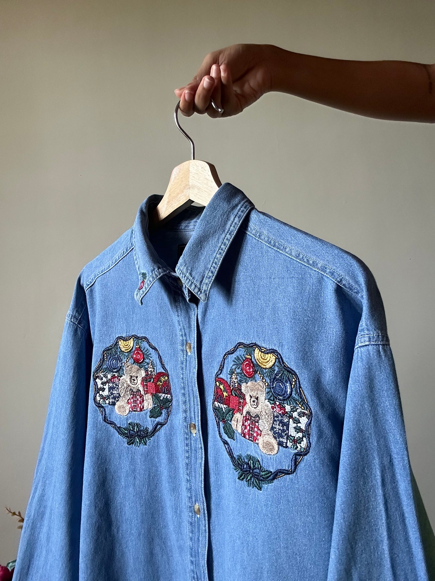 Let’s Quizz Again New York Vintage Embroidered Shirt