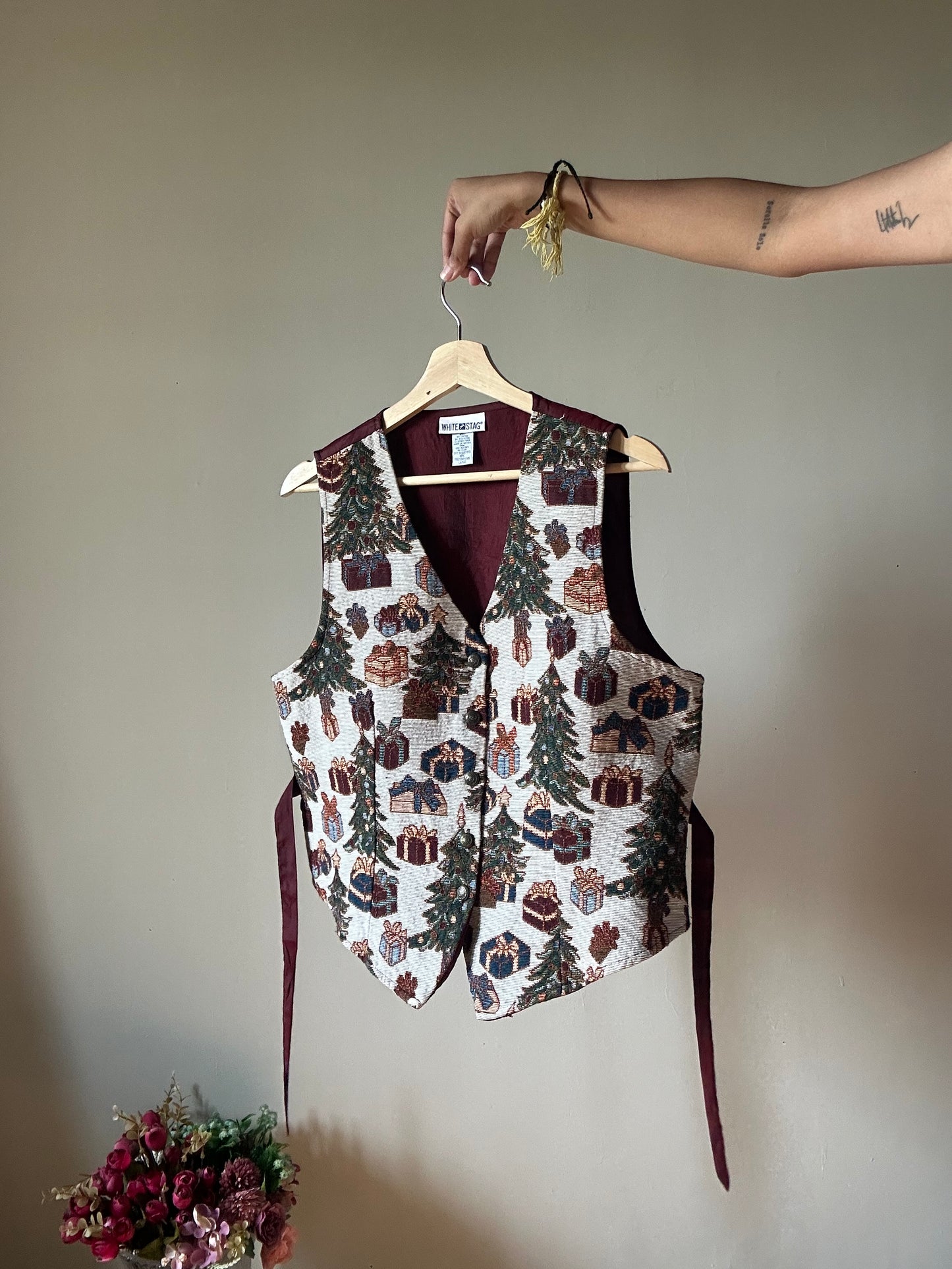 White Stage Vintage Christmas Gift Vest