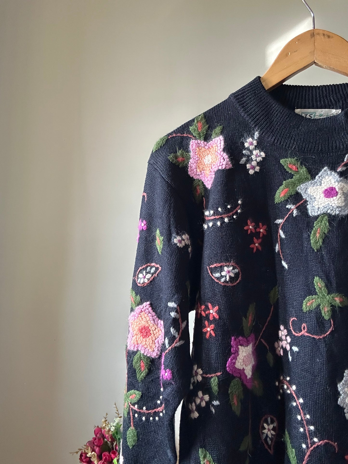 Vintage All Embroidered Pullover