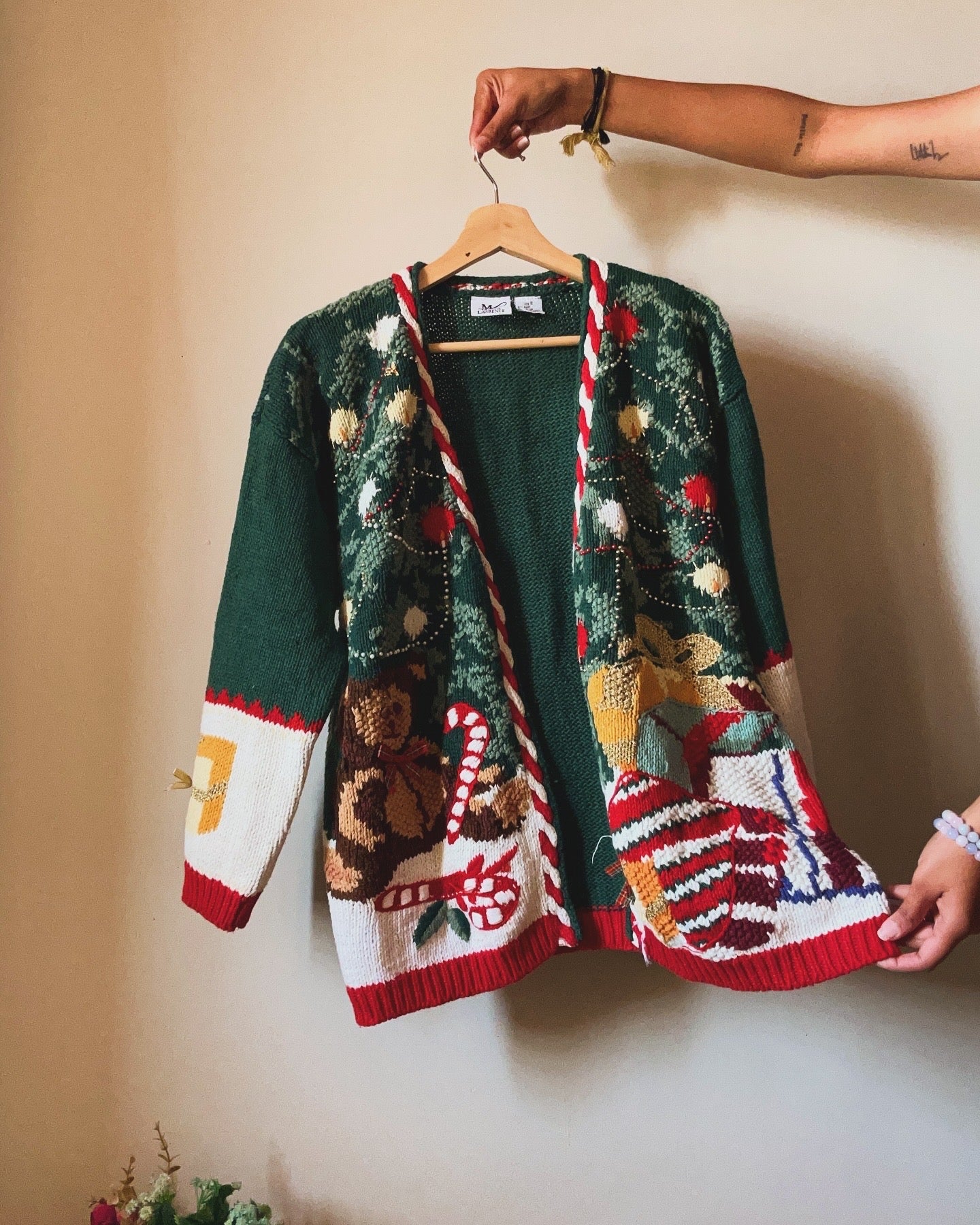 Maggie Lawrence Vintage Christmas Gifts Cardigan