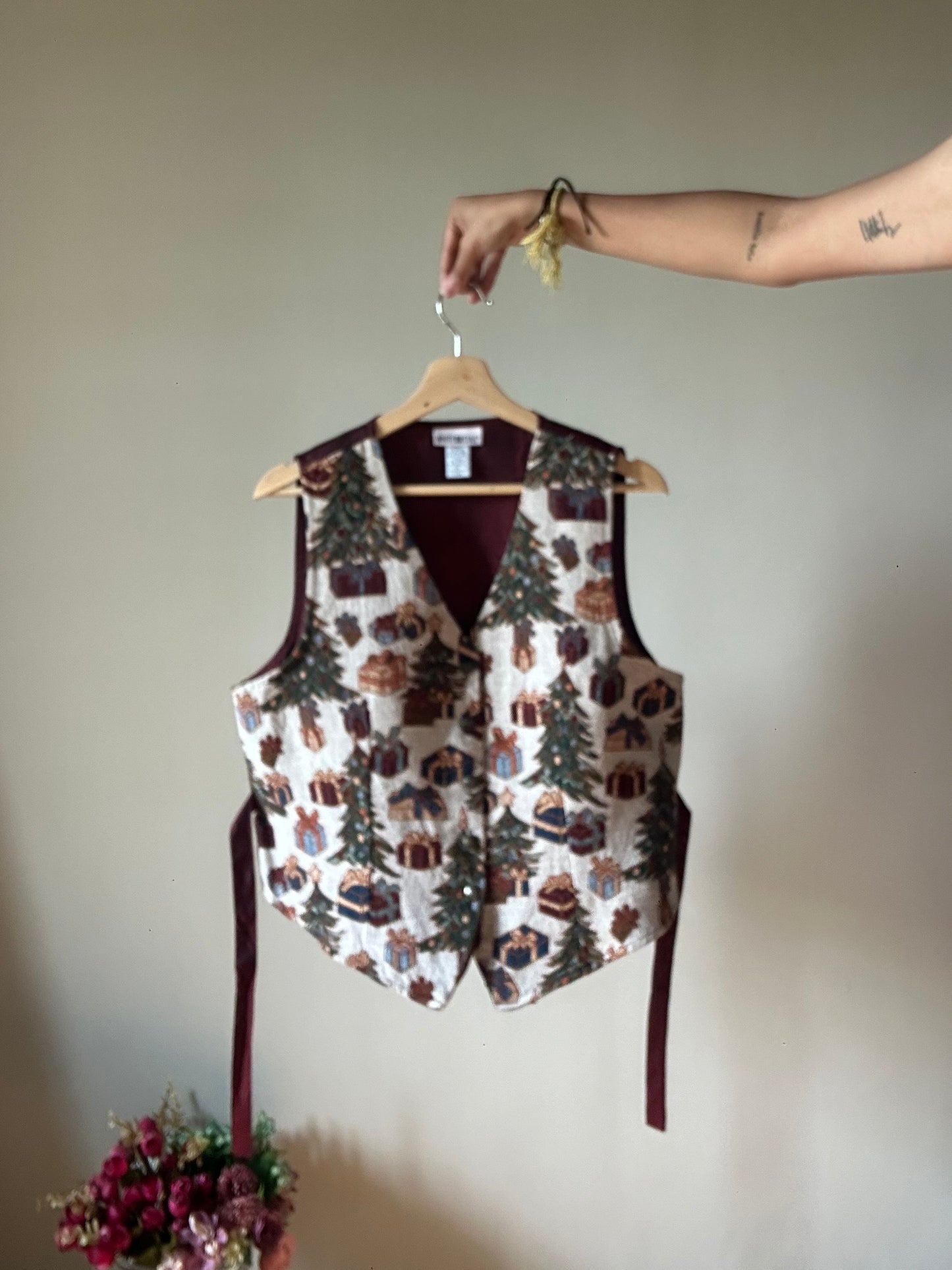 White Stage Vintage Christmas Gift Vest