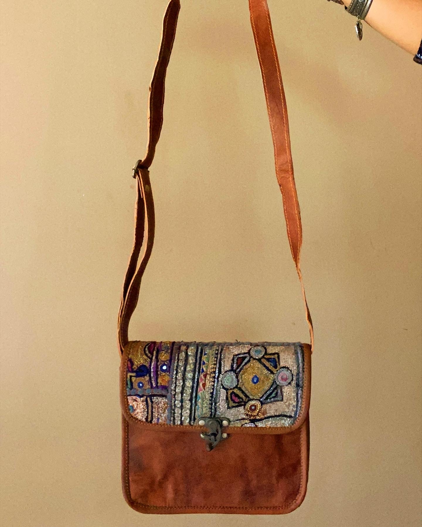 Gainda Sling Bag